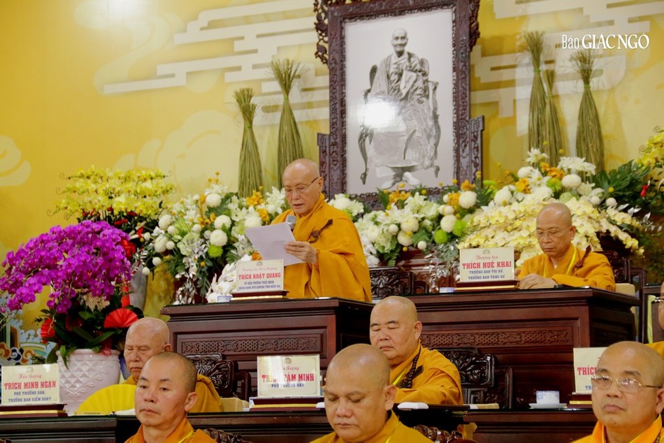 Trưởng lão Hòa thượng Thích Nhật Quang ban huấn từ