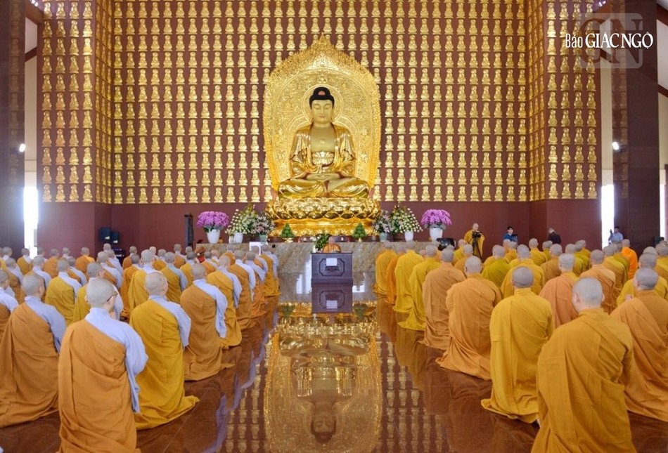 Toàn thể đại chúng phát nguyện y giáo phụng hành