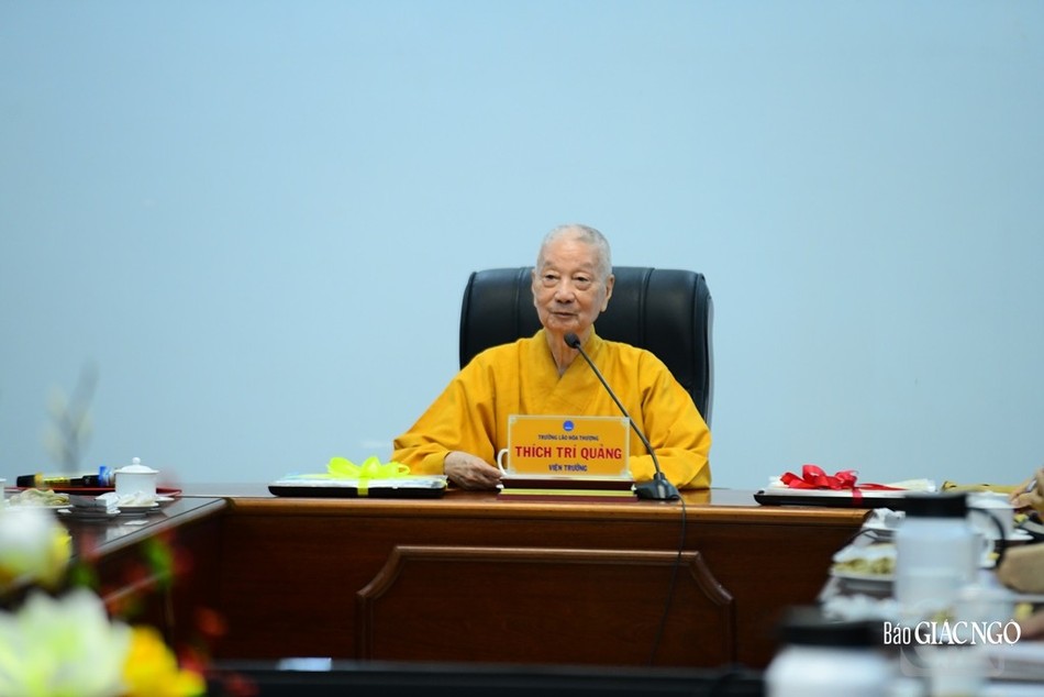 Hòa thượng Viện trưởng tán thán và ghi nhận những nỗ lực của chư tôn đức trong khóa huân tu Hòa thượng Viện trưởng tán thán và ghi nhận những nỗ lực của chư tôn đức trong khóa huân tu