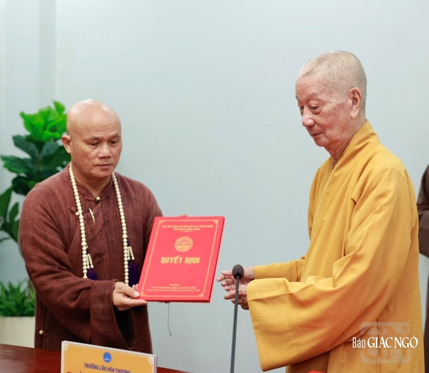 Thượng tọa Thích Giác Dũng làm Phó Chủ tịch Hội đồng Khoa học Thượng tọa Thích Giác Dũng làm Phó Chủ tịch Hội đồng Khoa học