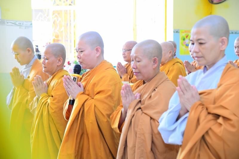 Đại diện Ban Chức sự hạ trường dâng lời tác bạch