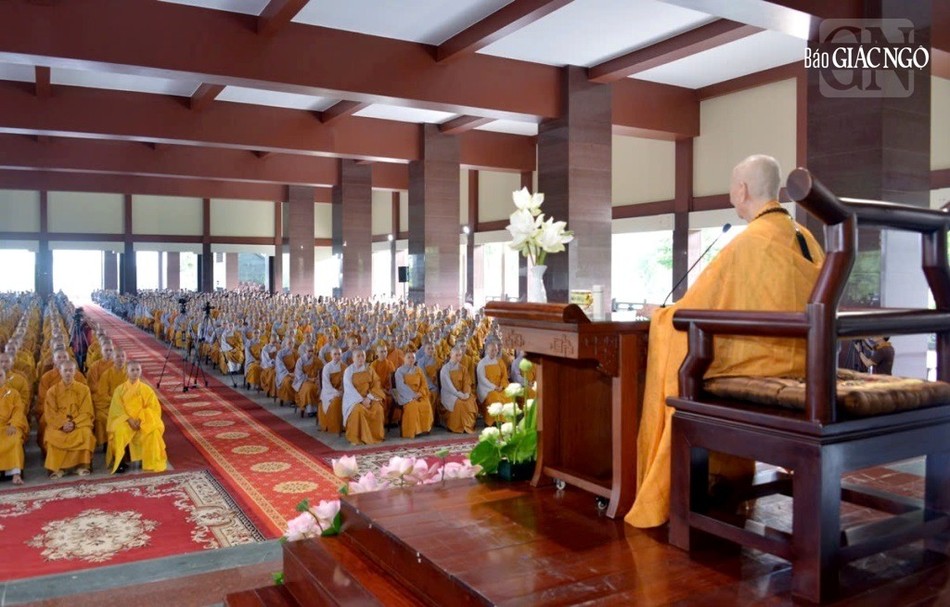 Tăng, Ni sinh các khóa lắng nghe lời sách tấn