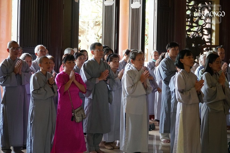Phật tử vân tập hướng tâm cầu nguyện Phật tử vân tập hướng tâm cầu nguyện