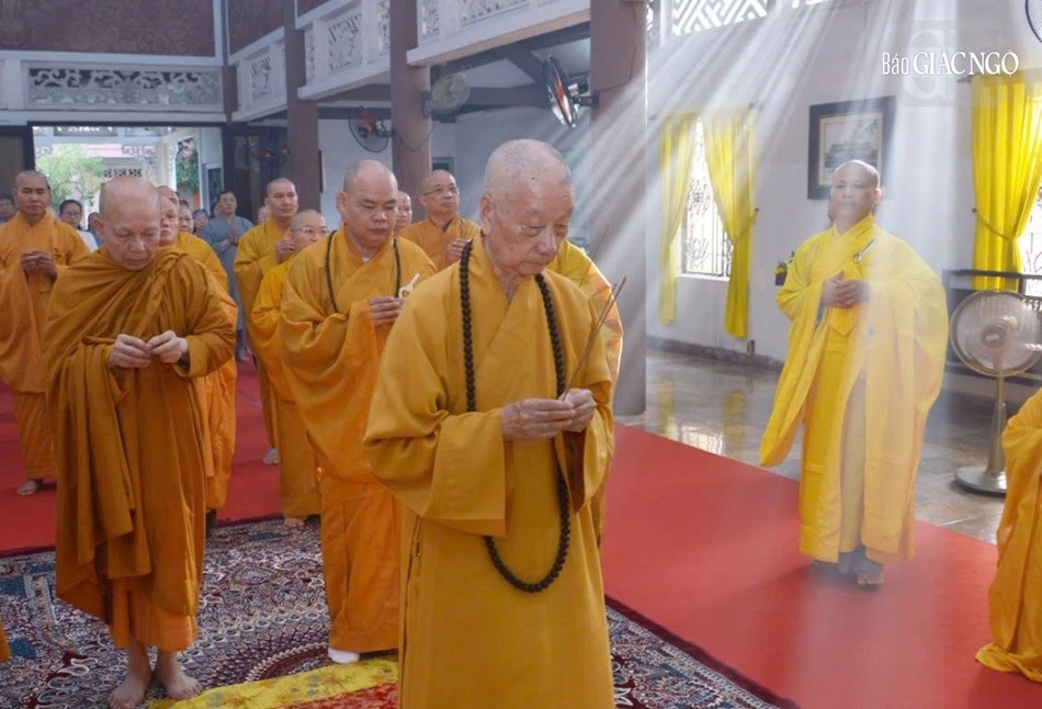 Đức Pháp chủ và chư tôn đức Hội đồng Điều hành Học viện Phật giáo VN tại TP.HCM và Hội đồng Quản trị Viện Nghiên cứu Phật học VN thành kính tưởng niệm