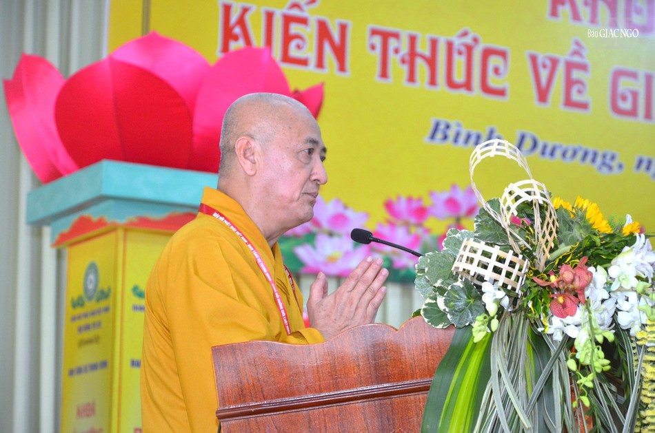 Hòa thượng Thích Huệ Thông phát biểu chào mừng