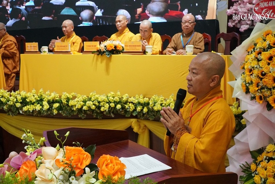 Thượng tọa Thích Nhật Từ phát biểu đề dẫn Thượng tọa Thích Nhật Từ phát biểu đề dẫn