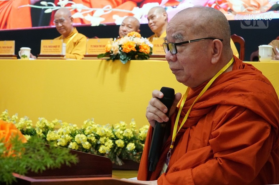 Hòa thượng Thích Thiện Tâm phát biểu tham luận Hòa thượng Thích Thiện Tâm phát biểu tham luận