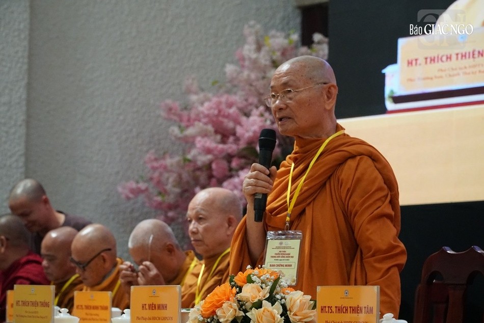 Trưởng lão Hòa thượng Viên Minh ban đạo từ Trưởng lão Hòa thượng Viên Minh ban đạo từ