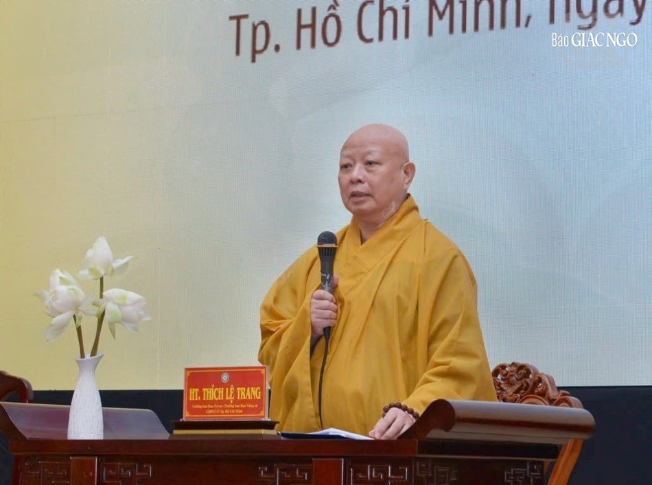 Hòa thượng Thích Lệ Trang ban đạo từ Hòa thượng Thích Lệ Trang ban đạo từ