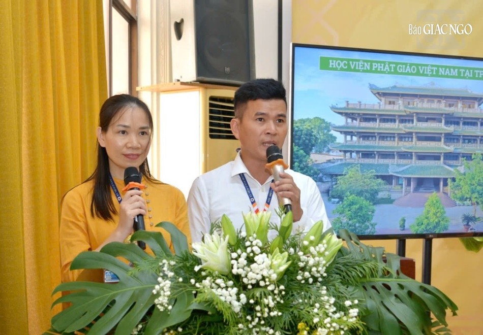 Phật tử Thánh Trí và Tuệ Hoa phát biểu tri ân Phật tử Thánh Trí và Tuệ Hoa phát biểu tri ân
