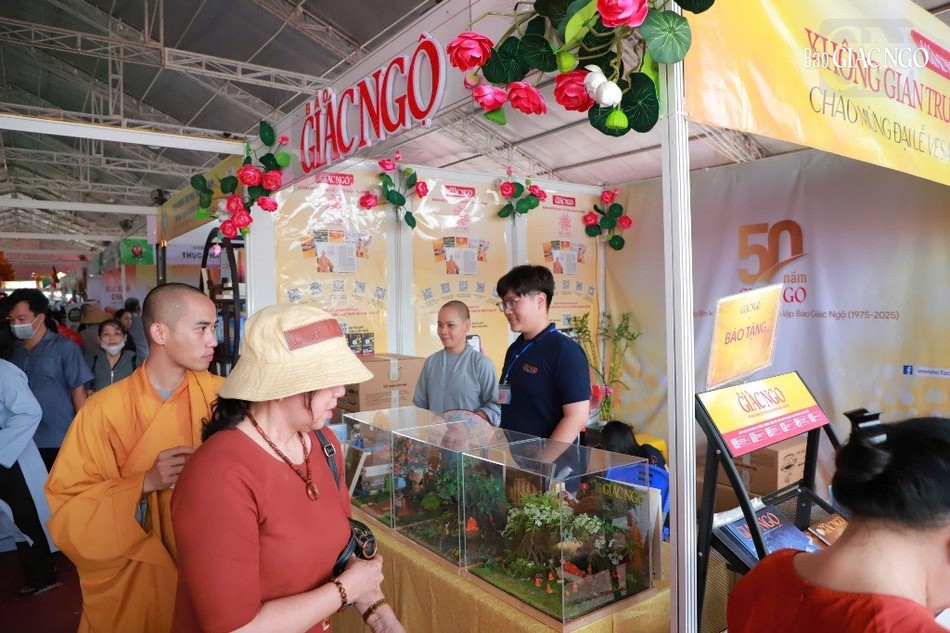 Gian hàng Báo Giác Ngộ tại khu triển lãm