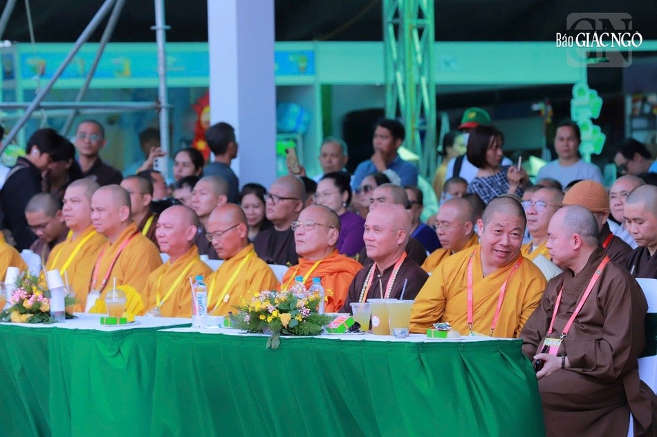 Chư tôn đức tham dự