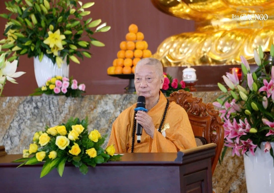 Đại lão Hòa thượng Pháp chủ ban giáo giới đến gần 800 Tăng, Ni của Học viện trong lễ tác pháp an cư