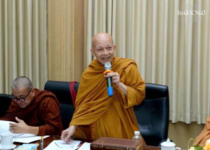 Hòa thượng Thích Minh Thành báo cáo công tác của Viện trong 6 tháng đầu năm