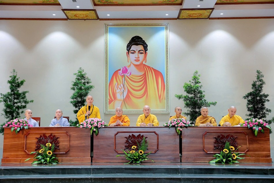 Chư tôn đức Phó Viện trưởng Học viện chủ trì buổi pháp đàm