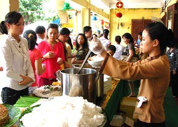 Buffer chay tại nhà hàng Việt Chay nhộn nhịp khách thập phương. Ảnh: Thiên Chương. Buffer chay tại nhà hàng Việt Chay nhộn nhịp khách thập phương. Ảnh: Thiên Chương.