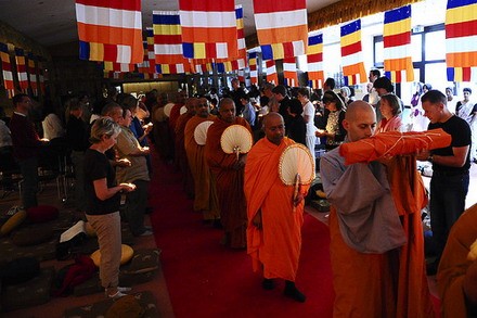 Đức: Đại lễ cầu nguyện hòa bình vững bền cho Sri Lanka tại chùa Phật Huệ ảnh 2 caunguyenhb_02.jpg