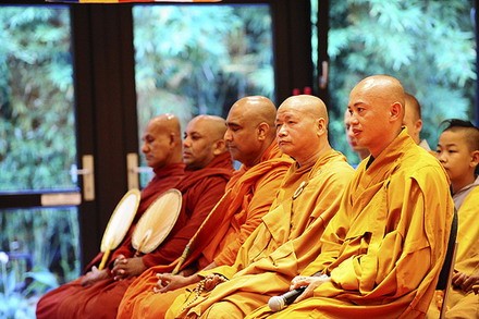 Đức: Đại lễ cầu nguyện hòa bình vững bền cho Sri Lanka tại chùa Phật Huệ ảnh 5 caunguyenhb_05.jpg