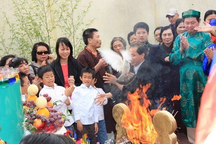 Lễ cầu an cho cộng đồng người Việt tại Ba Lan ảnh 5 balan_6.jpg