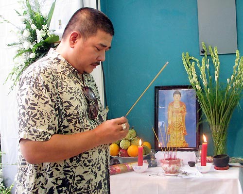 Diễn viên Lê Tuấn Anh là bạn từ thời sinh viên với Huỳnh Phúc Điền, nghe tin bạn mất, anh bồi hồi thương tiếc. Diễn viên Lê Tuấn Anh là bạn từ thời sinh viên với Huỳnh Phúc Điền, nghe tin bạn mất, anh bồi hồi thương tiếc.