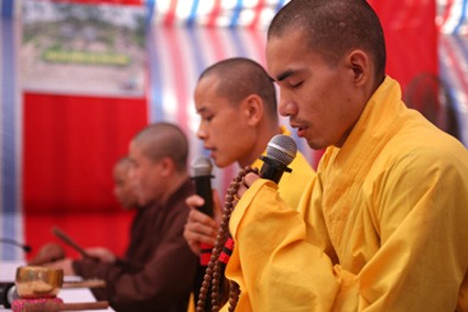 3. Tụng kinh siêu độ. 3. Tụng kinh siêu độ.