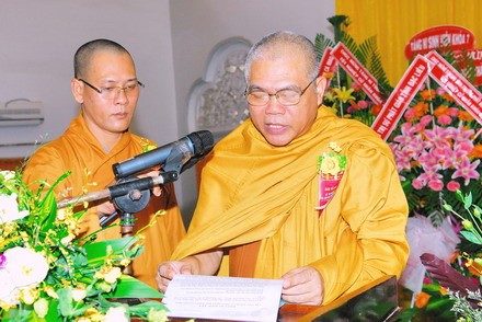 Lễ tốt nghiệp khóa VI và khai giảng năm học mới 2009-2010 ảnh 14 bangcap _14.jpg