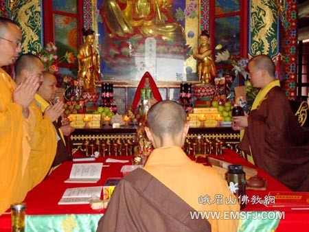 Các đạo tràng Phật giáo ở Trung Quốc tổ chức Pháp hội nhân mùa "Vu Lan báo ân”còn gọi là ngày "Phật hoan hỷ" ảnh 15 caunguyen 16.jpg