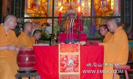 Các đạo tràng Phật giáo ở Trung Quốc tổ chức Pháp hội nhân mùa "Vu Lan báo ân”còn gọi là ngày "Phật hoan hỷ" ảnh 18 caunguyen 19.jpg