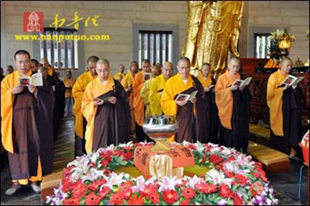 Các đạo tràng Phật giáo ở Trung Quốc tổ chức Pháp hội nhân mùa "Vu Lan báo ân”còn gọi là ngày "Phật hoan hỷ" ảnh 22 caunguyen 23.jpg