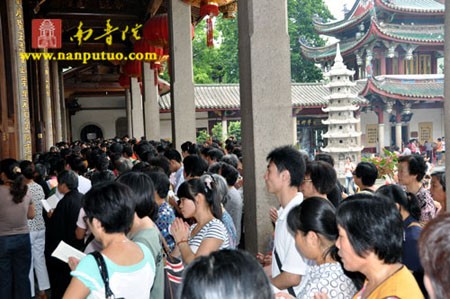 Các đạo tràng Phật giáo ở Trung Quốc tổ chức Pháp hội nhân mùa "Vu Lan báo ân”còn gọi là ngày "Phật hoan hỷ" ảnh 23 caunguyen 24.jpg