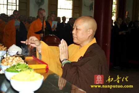 Các đạo tràng Phật giáo ở Trung Quốc tổ chức Pháp hội nhân mùa "Vu Lan báo ân”còn gọi là ngày "Phật hoan hỷ" ảnh 24 caunguyen 25.jpg