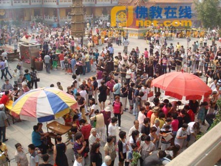 Các đạo tràng Phật giáo ở Trung Quốc tổ chức Pháp hội nhân mùa "Vu Lan báo ân”còn gọi là ngày "Phật hoan hỷ" ảnh 37 caunguyen 37.jpg