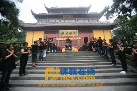 Các đạo tràng Phật giáo ở Trung Quốc tổ chức Pháp hội nhân mùa "Vu Lan báo ân”còn gọi là ngày "Phật hoan hỷ" ảnh 42 caunguyen 42.jpg