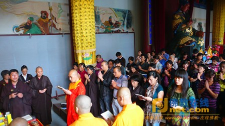 Các đạo tràng Phật giáo ở Trung Quốc tổ chức Pháp hội nhân mùa "Vu Lan báo ân”còn gọi là ngày "Phật hoan hỷ" ảnh 49 caunguyen 49.jpg