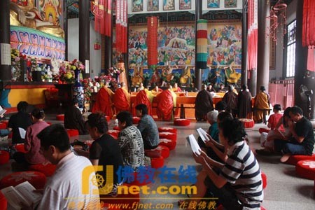 Các đạo tràng Phật giáo ở Trung Quốc tổ chức Pháp hội nhân mùa "Vu Lan báo ân”còn gọi là ngày "Phật hoan hỷ" ảnh 57 caunguyen 57.jpg