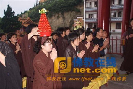 Các đạo tràng Phật giáo ở Trung Quốc tổ chức Pháp hội nhân mùa "Vu Lan báo ân”còn gọi là ngày "Phật hoan hỷ" ảnh 62 caunguyen 63.jpg