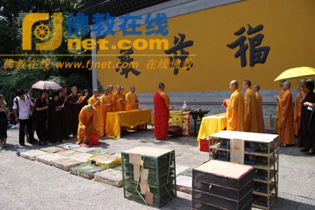 Các đạo tràng Phật giáo ở Trung Quốc tổ chức Pháp hội nhân mùa "Vu Lan báo ân”còn gọi là ngày "Phật hoan hỷ" ảnh 66 caunguyen 67.jpg