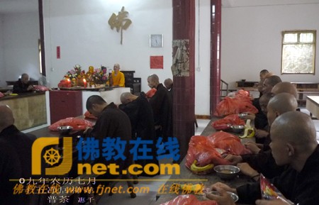 Các đạo tràng Phật giáo ở Trung Quốc tổ chức Pháp hội nhân mùa "Vu Lan báo ân”còn gọi là ngày "Phật hoan hỷ" ảnh 7 caunguyen 7.jpg