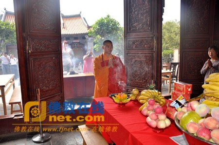 Các đạo tràng Phật giáo ở Trung Quốc tổ chức Pháp hội nhân mùa "Vu Lan báo ân”còn gọi là ngày "Phật hoan hỷ" ảnh 74 caunguyen 75.jpg