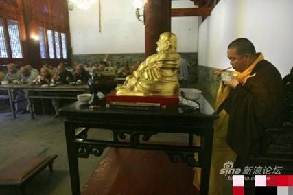 Cảnh sinh hoạt thường nhật của các võ tăng Thiếu Lâm Tự. Cảnh sinh hoạt thường nhật của các võ tăng Thiếu Lâm Tự.