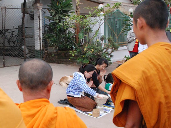 Phật giáo và đời sống người dân Lào ảnh 4