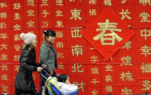 Người dân Đài Bắc (Đài Loan) mua sắm tết - Ảnh: Reuters Đường phố Tứ Xuyên tràn ngập hình ảnh hổ trang hoàng ngày tết Bắc Kinh chuẩn bị đón Tết Canh Dần - Ảnh: Reuters Khu trung tâm mua sắm ở Hong Kong tràn ngập sắc đỏ trong những ngày cận tết - Ảnh: Reuters Hoa kiều ở thủ đô Jakarta mua sắm tết - Ảnh: AP Ông Hổ được bày bán ở Kular Lumpur, Malaysia - Ảnh: Reuters Thành phố Nam Kinh, Giang Tô chuẩn bị vào xuân - Ảnh: THX Đường phố Hồ Bắc ngập tràn câu đối đỏ - Ảnh: Chinadaily Người dân Trung Quốc đang đổ về quê ăn tết ở ga Hợp Phì - Ảnh: AP Ông Hổ trên đường phố Thượng Hải - Ảnh: AP