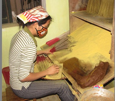 Làng nhang rộn ràng chờ Tết ảnh 4 Làng nhang rộn ràng chờ Tết ảnh 4