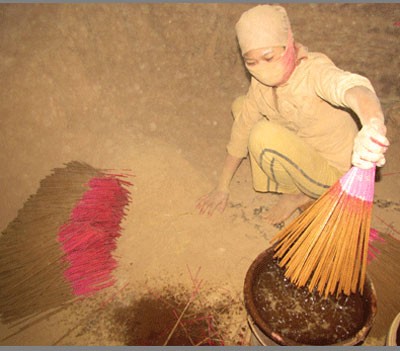 Làng nhang rộn ràng chờ Tết ảnh 7 Làng nhang rộn ràng chờ Tết ảnh 7