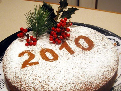 Món bánh Thánh Basil là món ăn không thể thiếu trong đêm Giao thừa của người Hy Lạp.