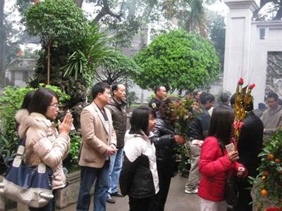 Người Hà Nội nô nức đi lễ chùa đầu năm mới ảnh 1 Người Hà Nội nô nức đi lễ chùa đầu năm mới ảnh 1