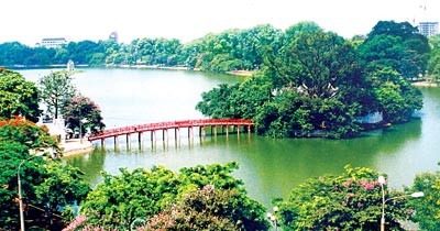 Hồ Gươm - Lẵng hoa giữa lòng Hà Nội. Hồ Gươm - Lẵng hoa giữa lòng Hà Nội.