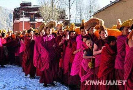 Trung Quốc: Chùa Labrang - Cam Túc tổ chức Pháp hội phơi Phật ảnh 2 lelatma 2.jpg