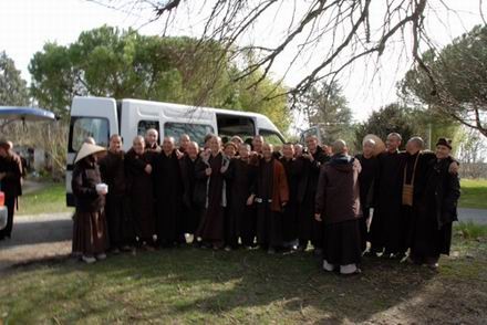 43. Khong di dau cung khong can den.jpg