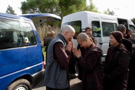 46. Kinh chao su co.jpg